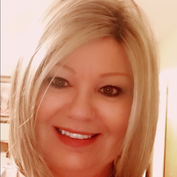 Meet your Posher, Janet - Picture 1 of 1